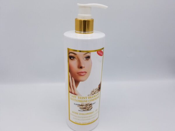 An image of a bottle of Lait Teint Diamant Glutathione Strong Whitening Lotion - 500 ml with a white background.